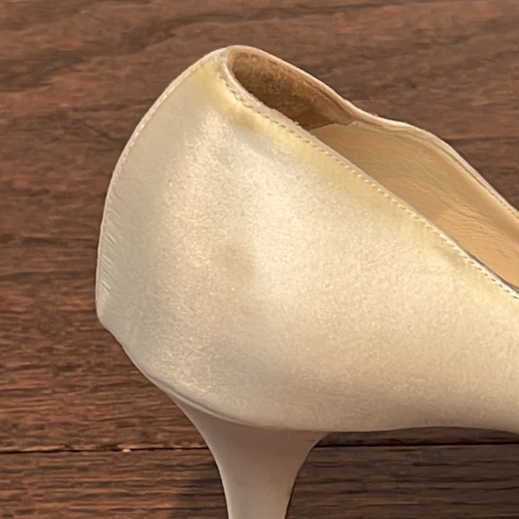JIMMY Choo Women’s Cream Satin Peep Toe Pumps Size 41 / 11 - Picture 4 of 9